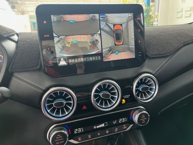 影片賞車✦Super Sentra 尊爵智駕版 里程僅跑1萬多 全車原鈑件 選配黑屋頂.導航.電視...精品買到賺到  第17張相片