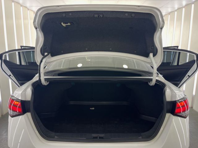 影片賞車✦Super Sentra 尊爵智駕版 里程僅跑1萬多 全車原鈑件 選配黑屋頂.導航.電視...精品買到賺到  第20張相片