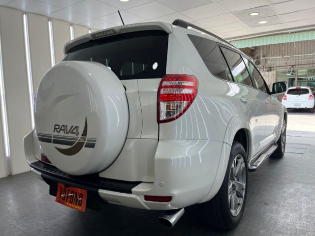 影片賞車✦ RAV4 頂級G版2WD 里程僅跑19萬 HID大燈.電動椅.天窗.定速.雙區恆溫.前後雷達.衛星導航.藍芽  第3張相片