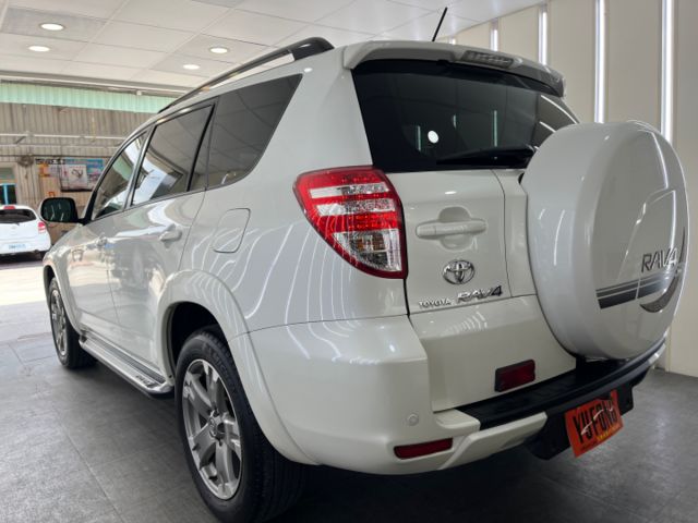 影片賞車✦ RAV4 頂級G版2WD 里程僅跑19萬 HID大燈.電動椅.天窗.定速.雙區恆溫.前後雷達.衛星導航.藍芽  第4張相片