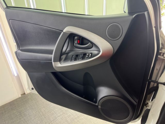 影片賞車✦ RAV4 頂級G版2WD 里程僅跑19萬 HID大燈.電動椅.天窗.定速.雙區恆溫.前後雷達.衛星導航.藍芽  第6張相片