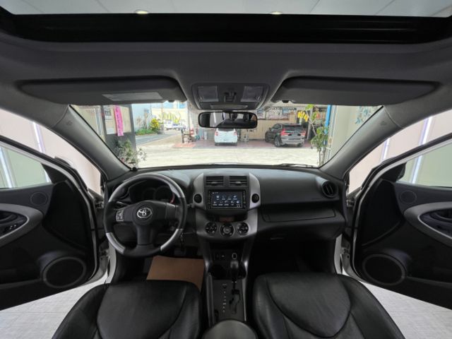 影片賞車✦ RAV4 頂級G版2WD 里程僅跑19萬 HID大燈.電動椅.天窗.定速.雙區恆溫.前後雷達.衛星導航.藍芽  第12張相片