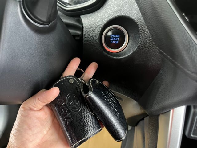 影片賞車✦CC汽油最頂級尊爵版 里程跑5萬 全車原鈑件 升級原廠精裝套件 買到賺到！新車保固中  第16張相片