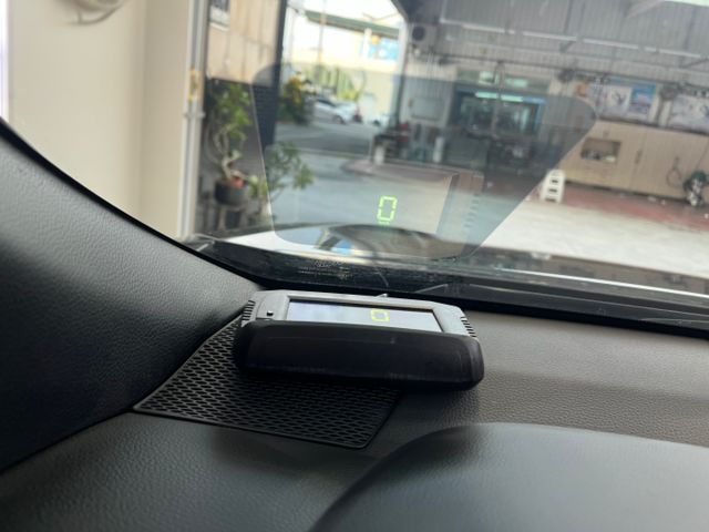 影片賞車✦CC汽油最頂級尊爵版 里程跑5萬 全車原鈑件 升級原廠精裝套件 買到賺到！新車保固中  第17張相片