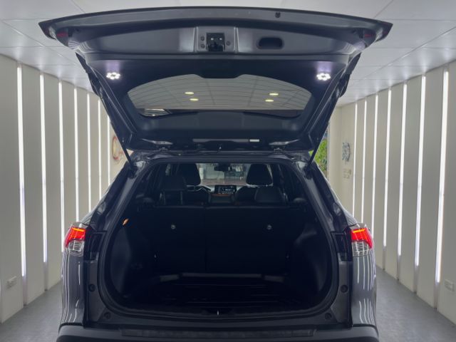 影片賞車✦CC汽油最頂級尊爵版 里程跑5萬 全車原鈑件 升級原廠精裝套件 買到賺到！新車保固中  第20張相片