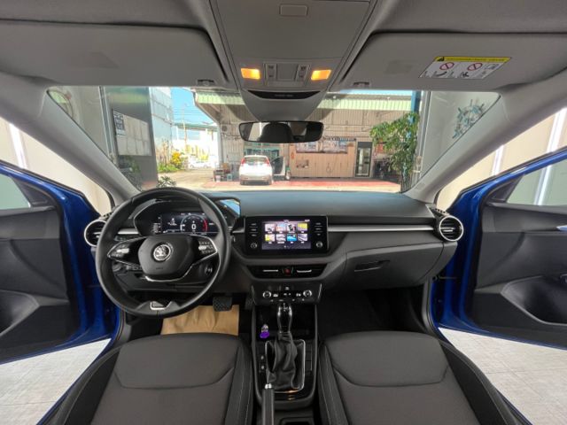 影片賞車✦Fabia 1.0T 里程僅跑5萬 全車原鈑件 全車LED.免鑰匙.數位儀表.ACC跟車.Car Play  第11張相片