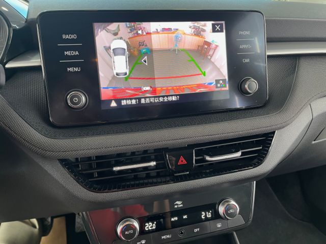 影片賞車✦Fabia 1.0T 里程僅跑5萬 全車原鈑件 全車LED.免鑰匙.數位儀表.ACC跟車.Car Play  第18張相片