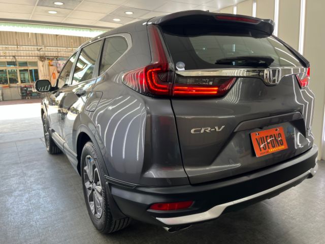 影片賞車✦CRV 5.5代 VTi-S 里程跑8萬 全車原鈑件 LED頭燈.電尾門.無線充電.雙區恆溫.衛星導航  第5張相片