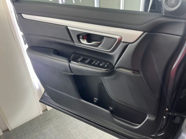 影片賞車✦CRV 5.5代 VTi-S 里程跑8萬 全車原鈑件 LED頭燈.電尾門.無線充電.雙區恆溫.衛星導航  第7張相片