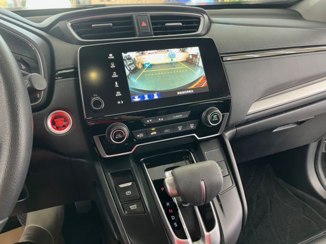 影片賞車✦CRV 5.5代 VTi-S 里程跑8萬 全車原鈑件 LED頭燈.電尾門.無線充電.雙區恆溫.衛星導航  第17張相片