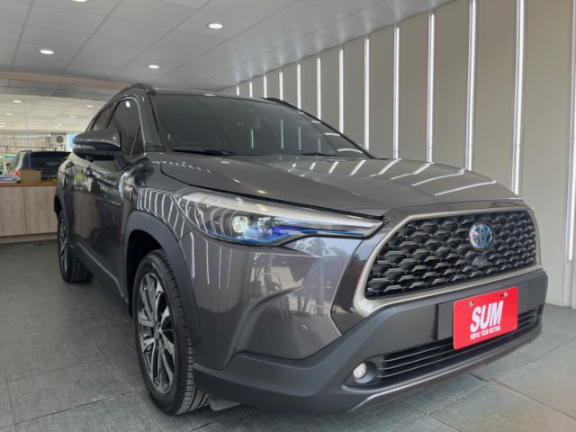 影片賞車✦CC油電 最頂級旗艦 里程跑8萬 全車原鈑件 升級原廠精裝套件 買到賺到！ 電動椅.電尾門.360環景  第2張相片