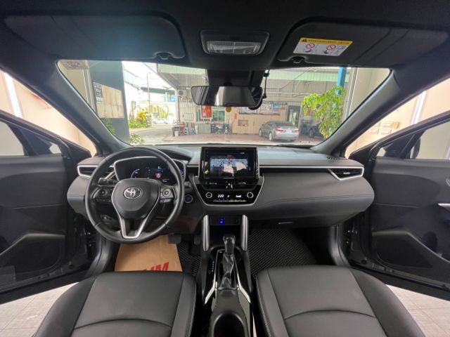 影片賞車✦CC油電 最頂級旗艦 里程跑8萬 全車原鈑件 升級原廠精裝套件 買到賺到！ 電動椅.電尾門.360環景  第9張相片