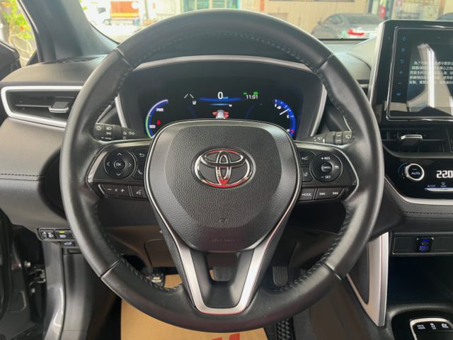 影片賞車✦CC油電 最頂級旗艦 里程跑8萬 全車原鈑件 升級原廠精裝套件 買到賺到！ 電動椅.電尾門.360環景  第10張相片