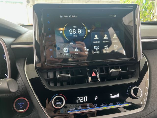 影片賞車✦CC油電 最頂級旗艦 里程跑8萬 全車原鈑件 升級原廠精裝套件 買到賺到！ 電動椅.電尾門.360環景  第15張相片