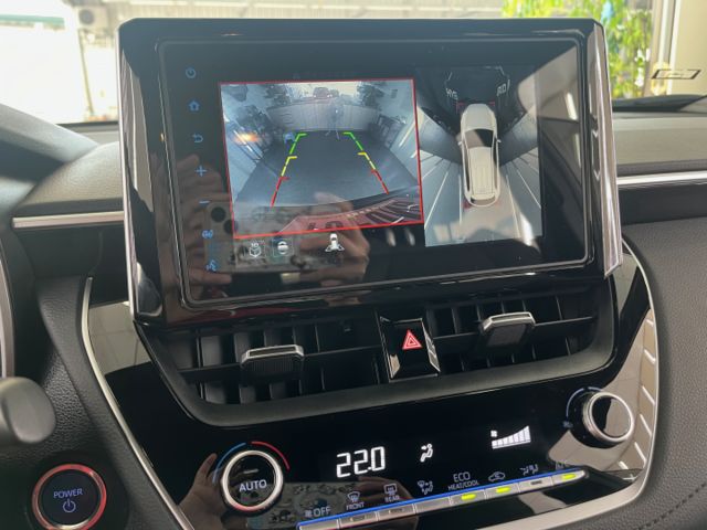 影片賞車✦CC油電 最頂級旗艦 里程跑8萬 全車原鈑件 升級原廠精裝套件 買到賺到！ 電動椅.電尾門.360環景  第16張相片