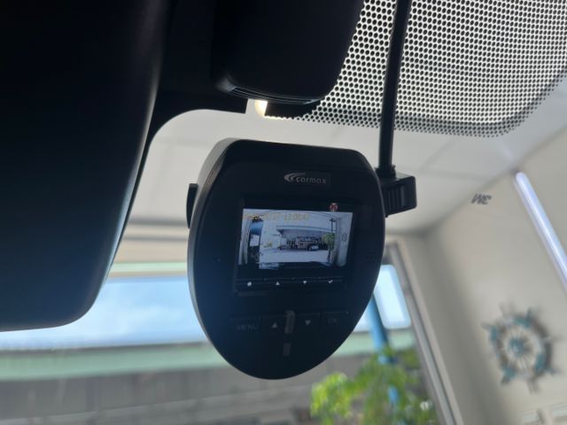 影片賞車✦CC油電 最頂級旗艦 里程跑8萬 全車原鈑件 升級原廠精裝套件 買到賺到！ 電動椅.電尾門.360環景  第18張相片