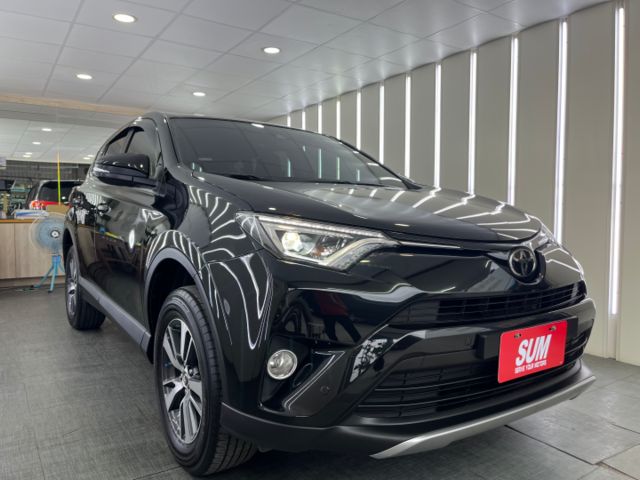 影片賞車✦ RAV4 2.0尊爵最頂級 有ACC 升級原廠精裝買到賺到! 電動椅.免鑰匙.定速.導航.電視  第2張相片