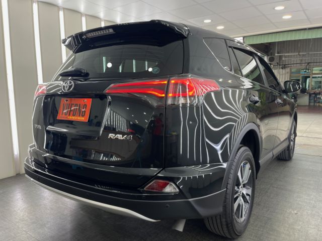 影片賞車✦ RAV4 2.0尊爵最頂級 有ACC 升級原廠精裝買到賺到! 電動椅.免鑰匙.定速.導航.電視  第3張相片