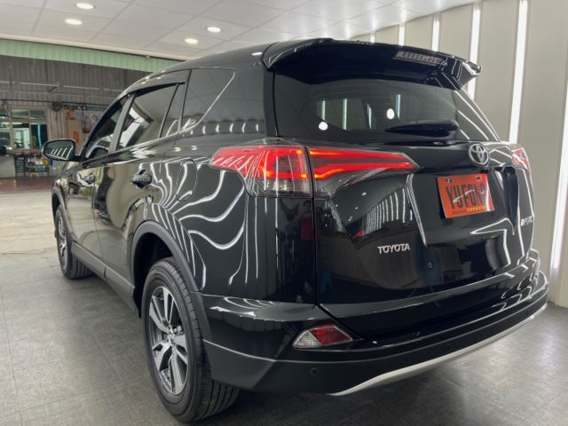 影片賞車✦ RAV4 2.0尊爵最頂級 有ACC 升級原廠精裝買到賺到! 電動椅.免鑰匙.定速.導航.電視  第4張相片