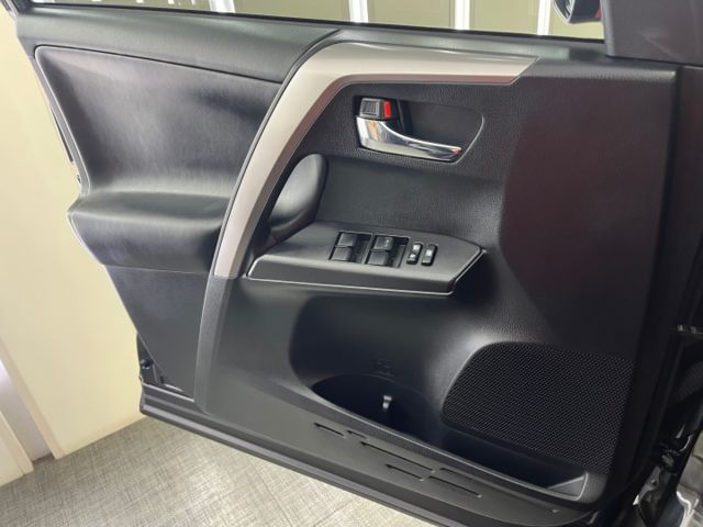 影片賞車✦ RAV4 2.0尊爵最頂級 有ACC 升級原廠精裝買到賺到! 電動椅.免鑰匙.定速.導航.電視  第6張相片