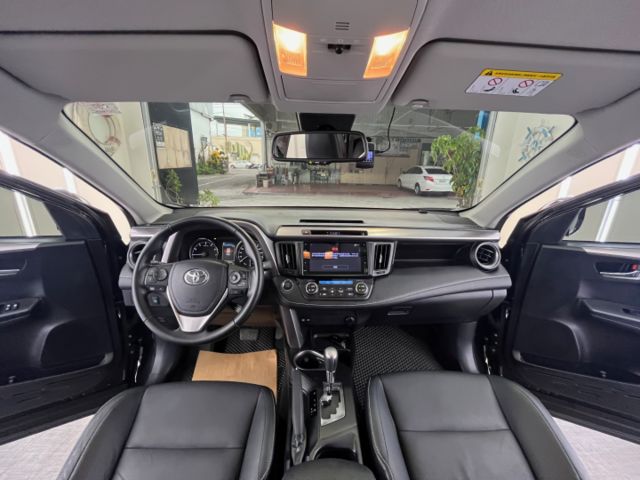 影片賞車✦ RAV4 2.0尊爵最頂級 有ACC 升級原廠精裝買到賺到! 電動椅.免鑰匙.定速.導航.電視  第9張相片