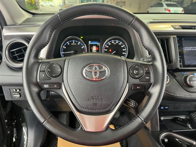 影片賞車✦ RAV4 2.0尊爵最頂級 有ACC 升級原廠精裝買到賺到! 電動椅.免鑰匙.定速.導航.電視  第11張相片