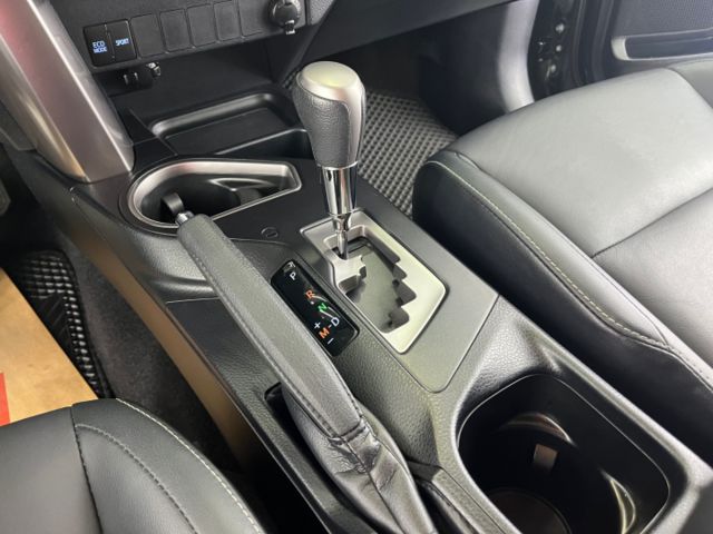 影片賞車✦ RAV4 2.0尊爵最頂級 有ACC 升級原廠精裝買到賺到! 電動椅.免鑰匙.定速.導航.電視  第18張相片