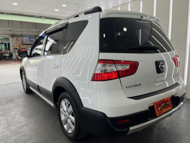 影片賞車✦Livina 行家皮椅 里程僅跑4萬多 市場稀有白色 全車原鈑件 升級大螢幕安卓 可全額貸零頭款  第5張相片