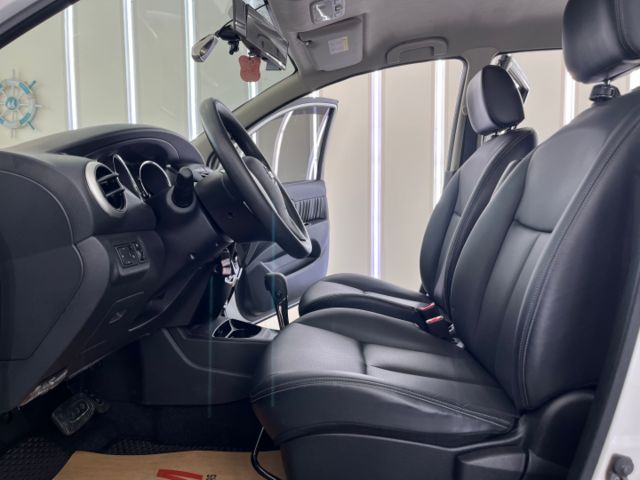 影片賞車✦Livina 行家皮椅 里程僅跑4萬多 市場稀有白色 全車原鈑件 升級大螢幕安卓 可全額貸零頭款  第8張相片