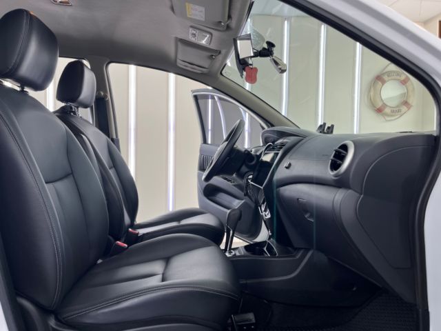 影片賞車✦Livina 行家皮椅 里程僅跑4萬多 市場稀有白色 全車原鈑件 升級大螢幕安卓 可全額貸零頭款  第11張相片