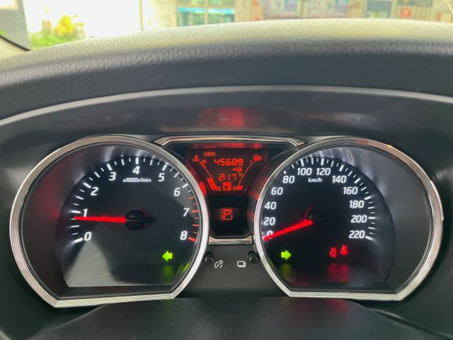 影片賞車✦Livina 行家皮椅 里程僅跑4萬多 市場稀有白色 全車原鈑件 升級大螢幕安卓 可全額貸零頭款  第14張相片