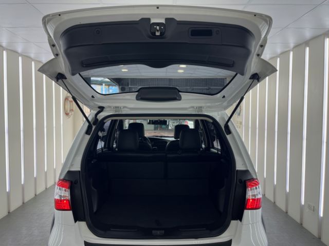 影片賞車✦Livina 行家皮椅 里程僅跑4萬多 市場稀有白色 全車原鈑件 升級大螢幕安卓 可全額貸零頭款  第18張相片