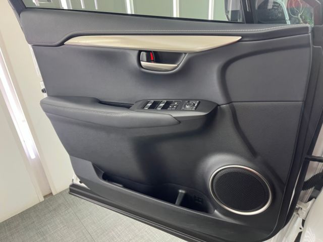 影片賞車✦小改款NX200 菁英PLUS 里程僅跑3萬多 挑戰全網最少！ 全車原鈑件 8向電動椅.電尾門.  第8張相片