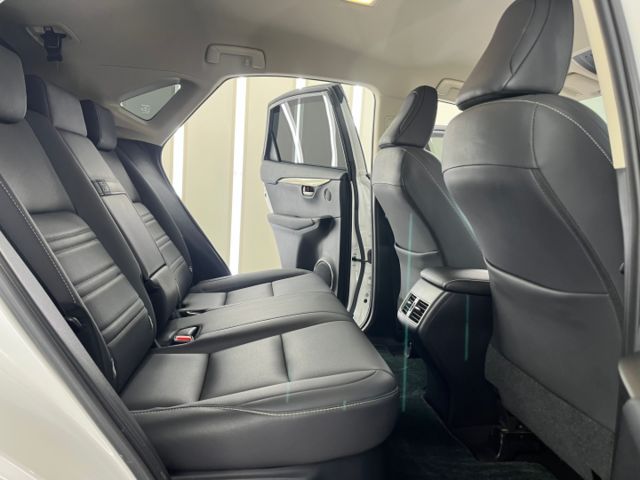 影片賞車✦小改款NX200 菁英PLUS 里程僅跑3萬多 挑戰全網最少！ 全車原鈑件 8向電動椅.電尾門.  第11張相片