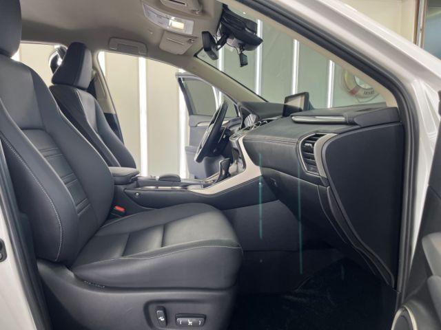 影片賞車✦小改款NX200 菁英PLUS 里程僅跑3萬多 挑戰全網最少！ 全車原鈑件 8向電動椅.電尾門.  第12張相片