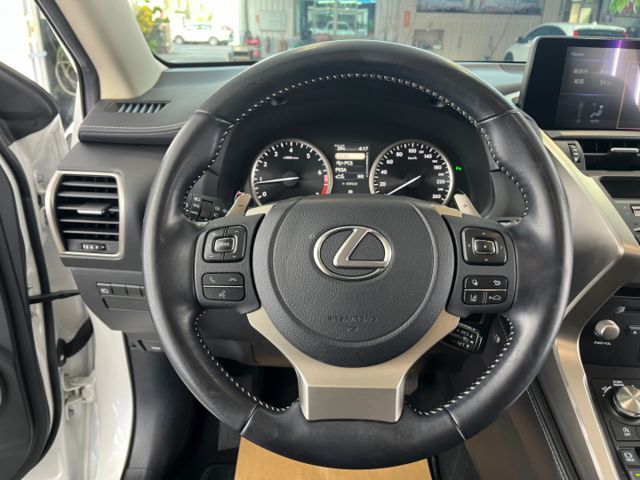 影片賞車✦小改款NX200 菁英PLUS 里程僅跑3萬多 挑戰全網最少！ 全車原鈑件 8向電動椅.電尾門.  第15張相片