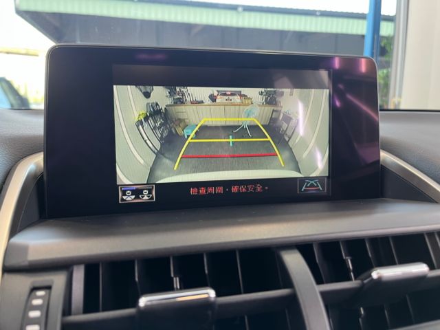 影片賞車✦小改款NX200 菁英PLUS 里程僅跑3萬多 挑戰全網最少！ 全車原鈑件 8向電動椅.電尾門.  第18張相片