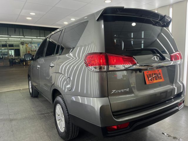 影片賞車✦Zinger 我有鋁圈！里程僅跑10萬 定速.循跡防滑.藍芽MP3.胎壓偵測.後座出風口 全車原鈑件  第4張相片