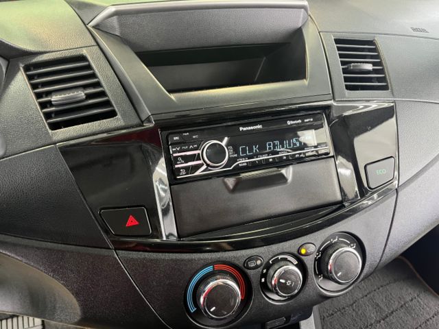 影片賞車✦Zinger 我有鋁圈！里程僅跑10萬 定速.循跡防滑.藍芽MP3.胎壓偵測.後座出風口 全車原鈑件  第16張相片