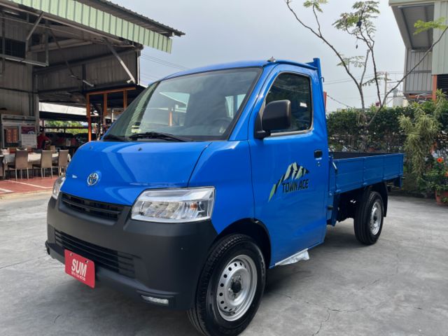 影片賞車✦Town Ace 自排 里程僅跑17公里 LED頭燈.循跡防滑.藍芽支援.胎壓偵測 原廠保固至2028年  第2張相片