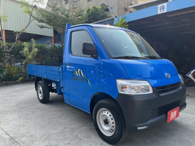 影片賞車✦Town Ace 自排 里程僅跑17公里 LED頭燈.循跡防滑.藍芽支援.胎壓偵測 原廠保固至2028年  第3張相片