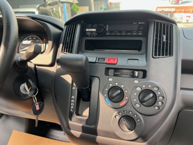 影片賞車✦Town Ace 自排 里程僅跑17公里 LED頭燈.循跡防滑.藍芽支援.胎壓偵測 原廠保固至2028年  第11張相片