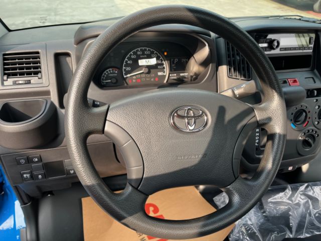 影片賞車✦Town Ace 自排 里程僅跑17公里 LED頭燈.循跡防滑.藍芽支援.胎壓偵測 原廠保固至2028年  第12張相片