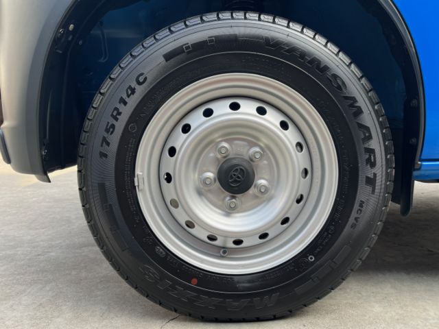 影片賞車✦Town Ace 自排 里程僅跑17公里 LED頭燈.循跡防滑.藍芽支援.胎壓偵測 原廠保固至2028年  第15張相片