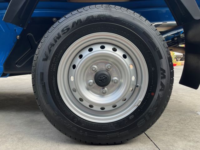 影片賞車✦Town Ace 自排 里程僅跑17公里 LED頭燈.循跡防滑.藍芽支援.胎壓偵測 原廠保固至2028年  第16張相片