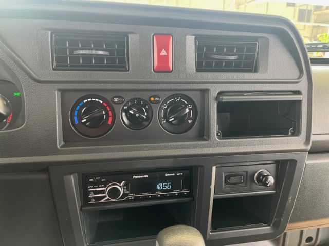 影片賞車✦得利卡廂式 自排 里程僅跑3萬 定速.循跡防滑.藍芽MP3.胎壓偵測.後座出風口.抬頭顯示幕 全車原鈑件  第15張相片