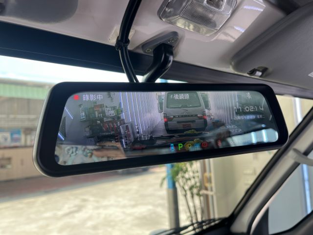 影片賞車✦得利卡廂式 自排 里程僅跑3萬 定速.循跡防滑.藍芽MP3.胎壓偵測.後座出風口.抬頭顯示幕 全車原鈑件  第17張相片