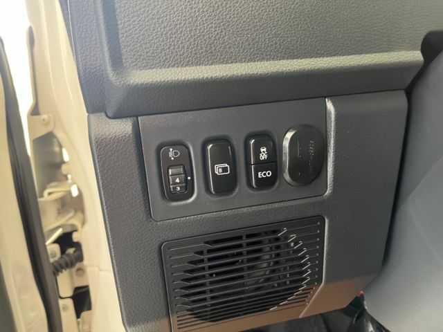 影片賞車✦得利卡廂式 自排 里程僅跑3萬 定速.循跡防滑.藍芽MP3.胎壓偵測.後座出風口.抬頭顯示幕 全車原鈑件  第18張相片