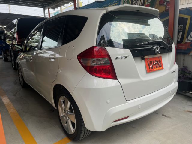 影片賞車✦FIT 最頂級Vtis 里程僅跑15萬 全車原鈑件 升級大螢幕安卓 方控.快撥.導航.倒車影像.定速  第4張相片