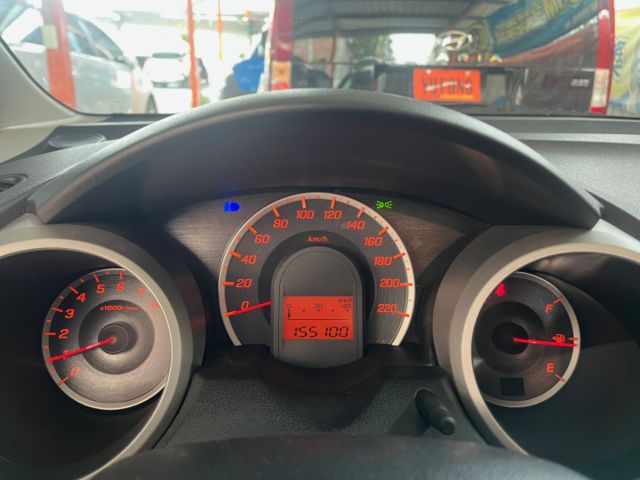 影片賞車✦FIT 最頂級Vtis 里程僅跑15萬 全車原鈑件 升級大螢幕安卓 方控.快撥.導航.倒車影像.定速  第13張相片